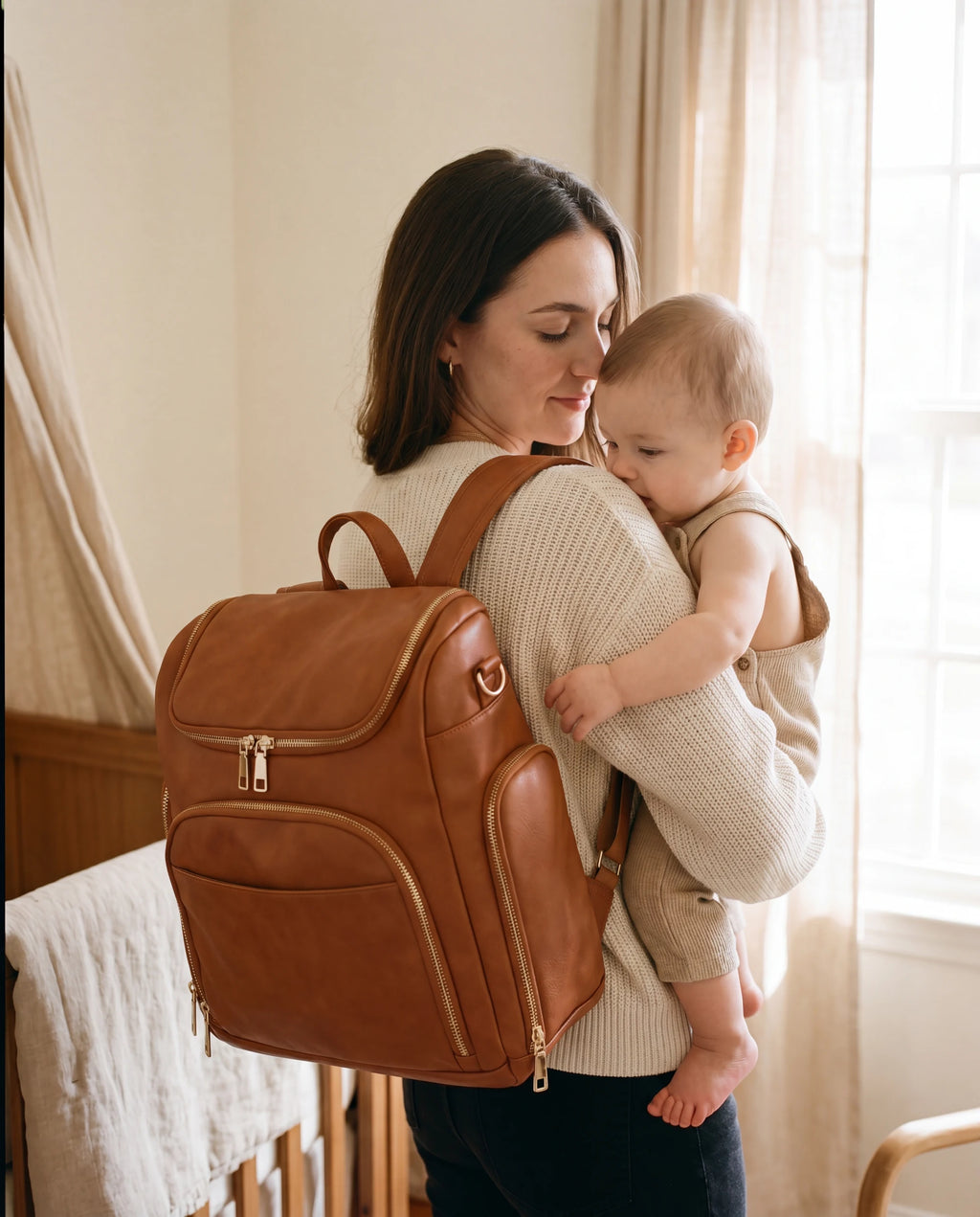 [IA] P10 Sac facon cuir - lifestyle maman+bebe (nursery) - caramel - 4:5