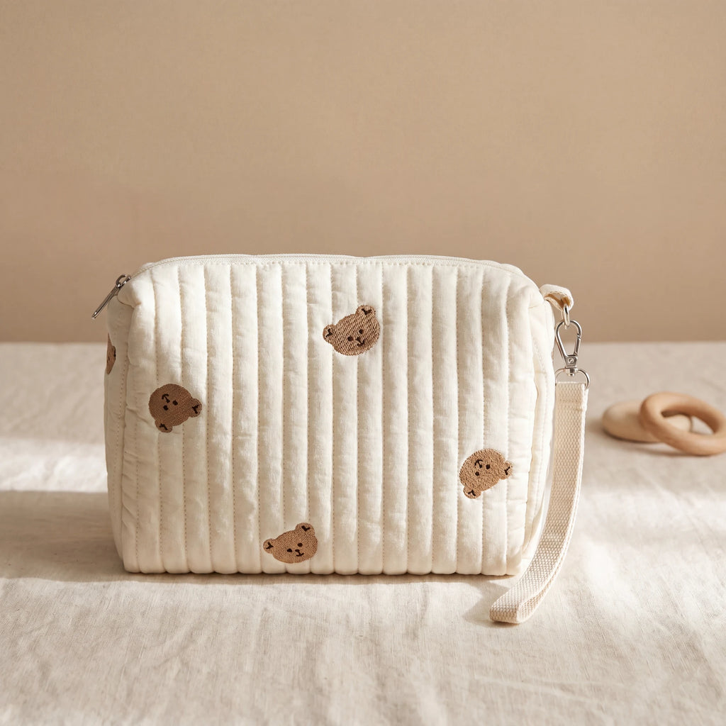 [IA] P13 Trousse matelassee brodee - packshot studio - ours - 1:1