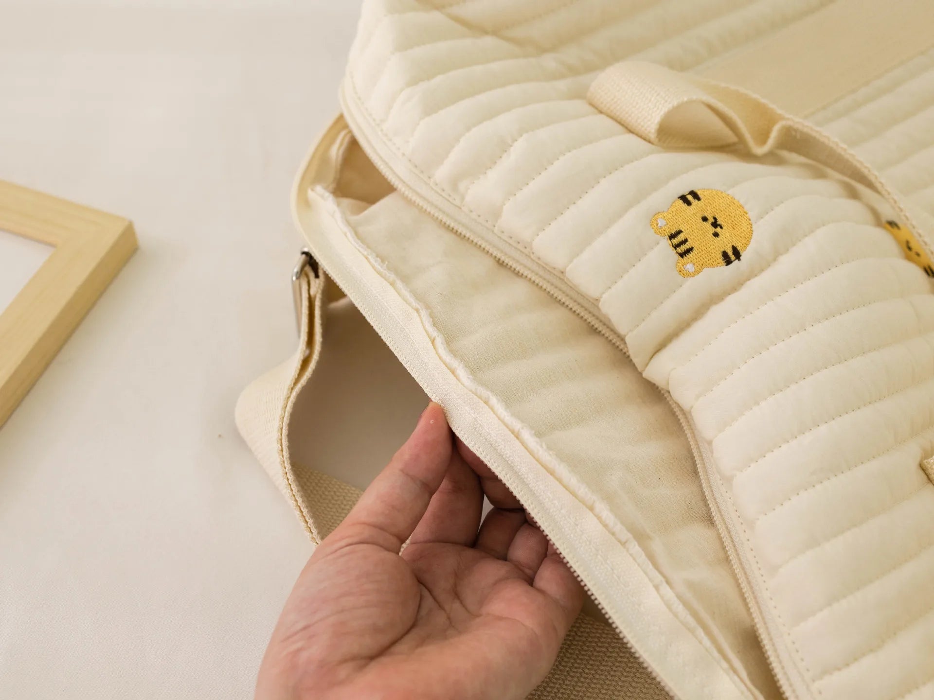 Sac de maternité matelassé - Motifs brodés