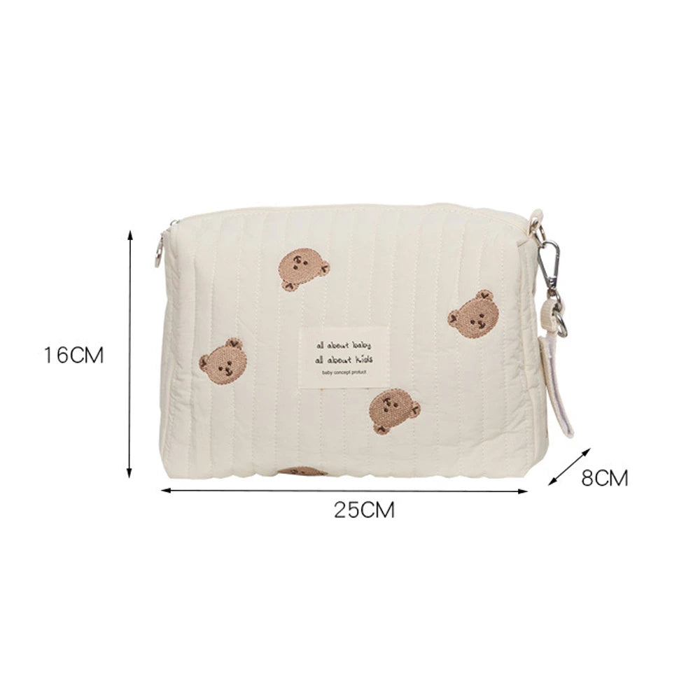 Trousse à langer matelassée brodée - Pochette nomade à clipser sur la poussette
