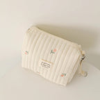 Trousse à langer matelassée brodée - Pochette nomade à clipser sur la poussette