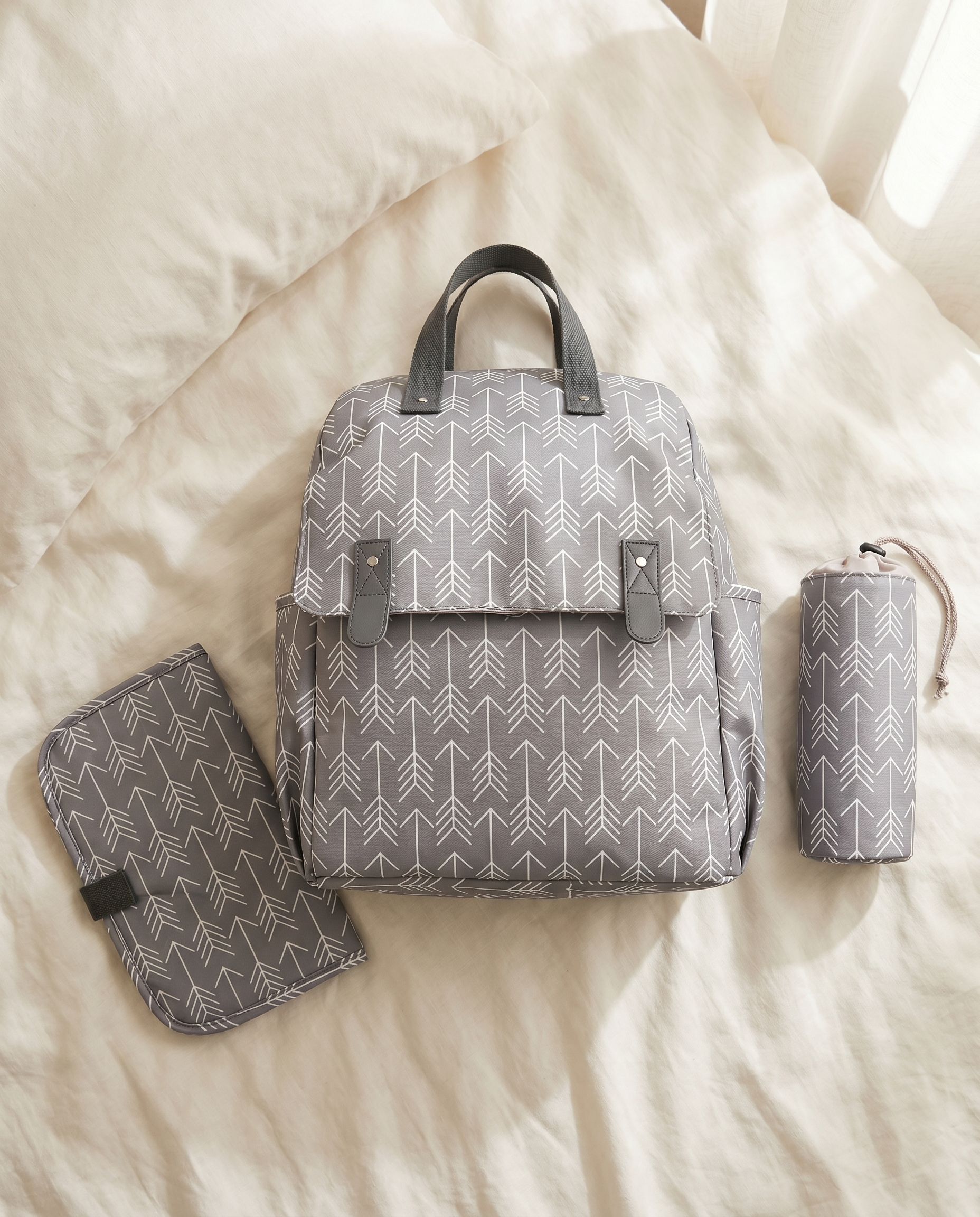 [IA] P05 - set flatlay - gris fleches - 4:5