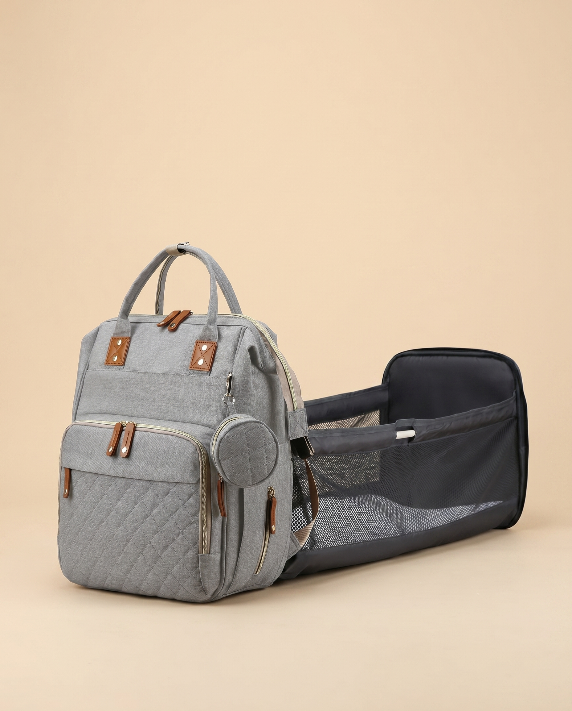 Sac à langer 2-en-1 Tendrinette · Gris clair · station de change dépliée [c:gris-clair]