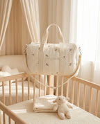 Sac à langer matelassé brodé Tendrinette · Olive · scène nursery