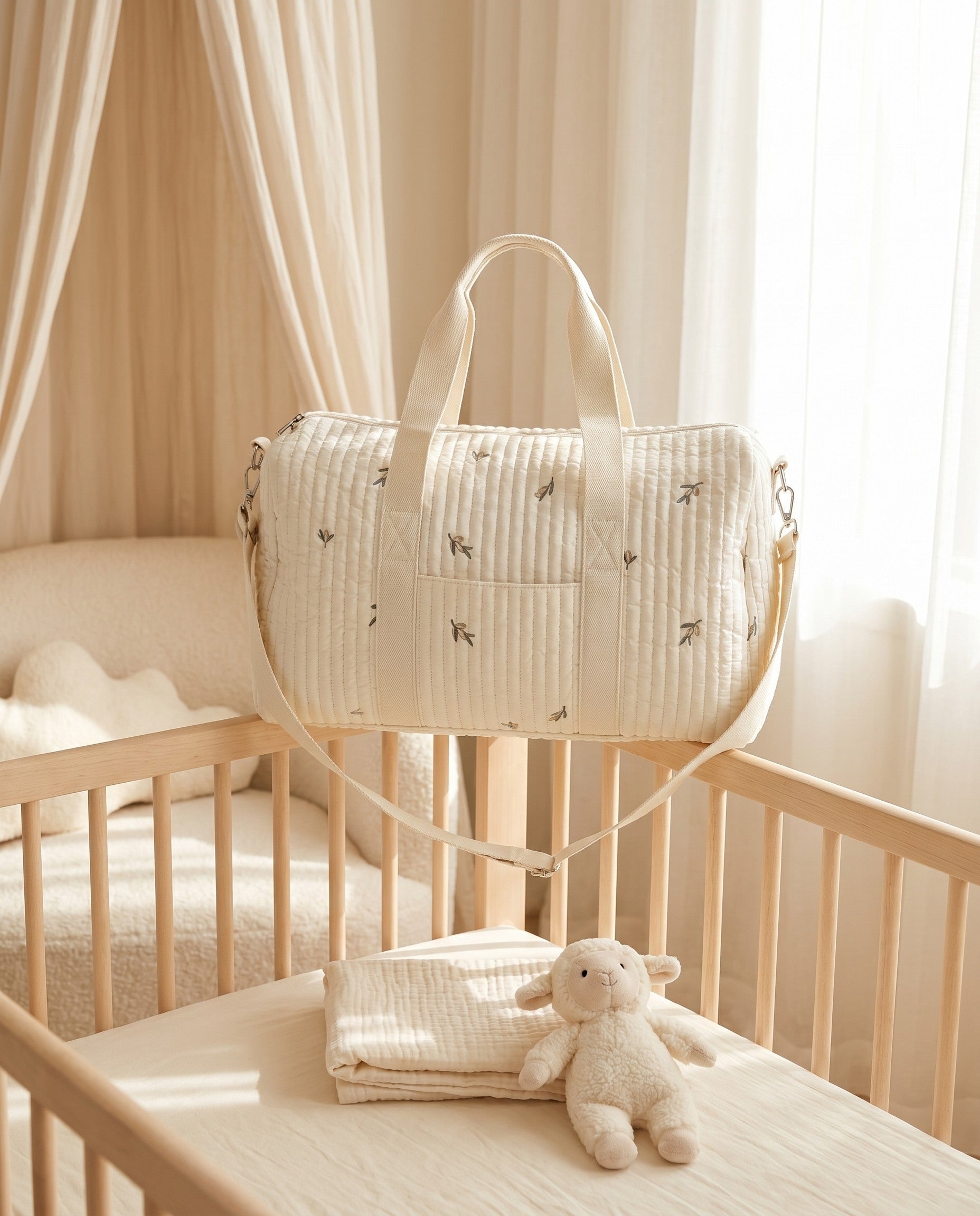 Sac à langer matelassé brodé Tendrinette · Olive · scène nursery