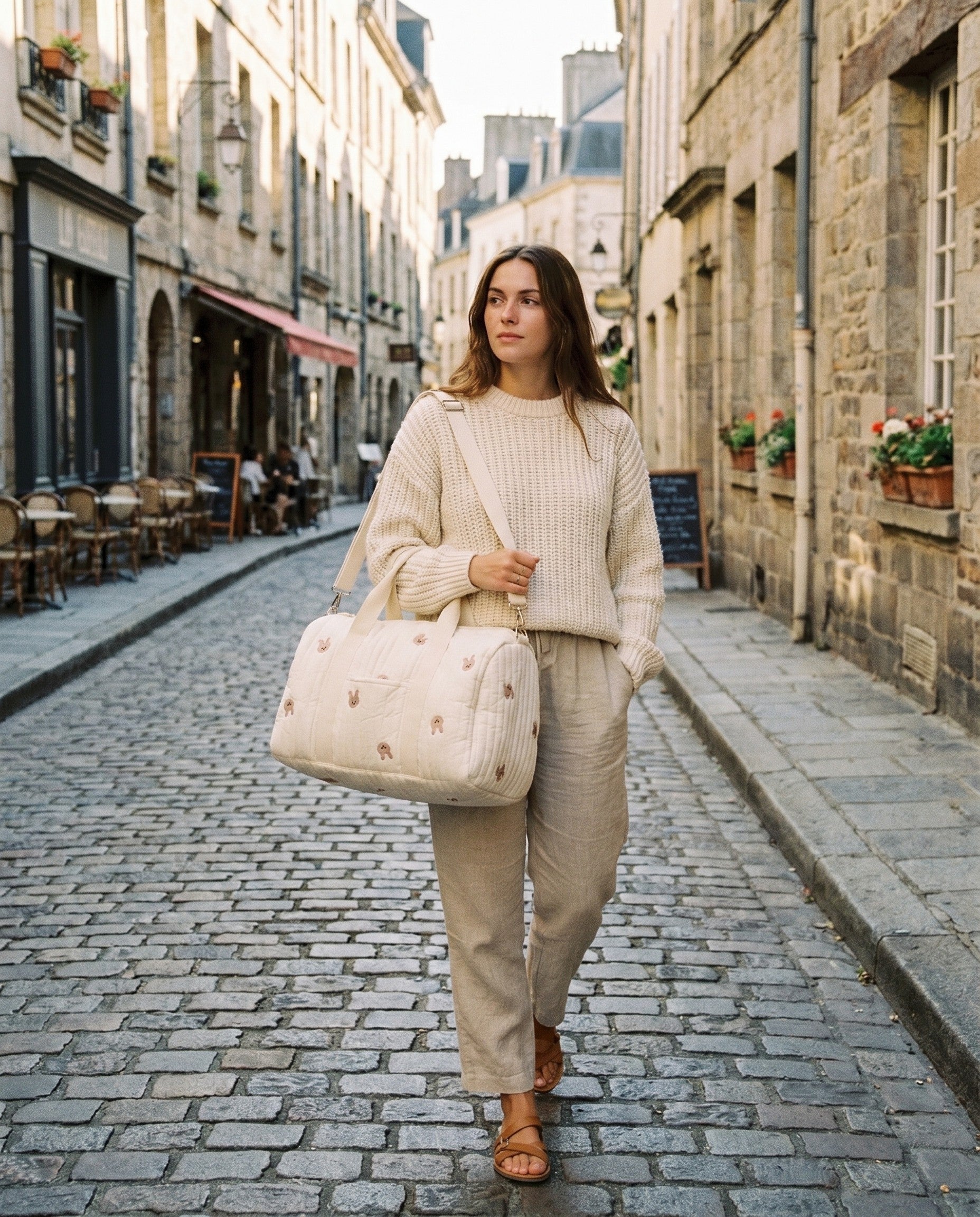 Sac à langer matelassé brodé Tendrinette · Lapin · porté