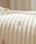 Sac à langer matelassé brodé Tendrinette · Tulipe · détail broderie
