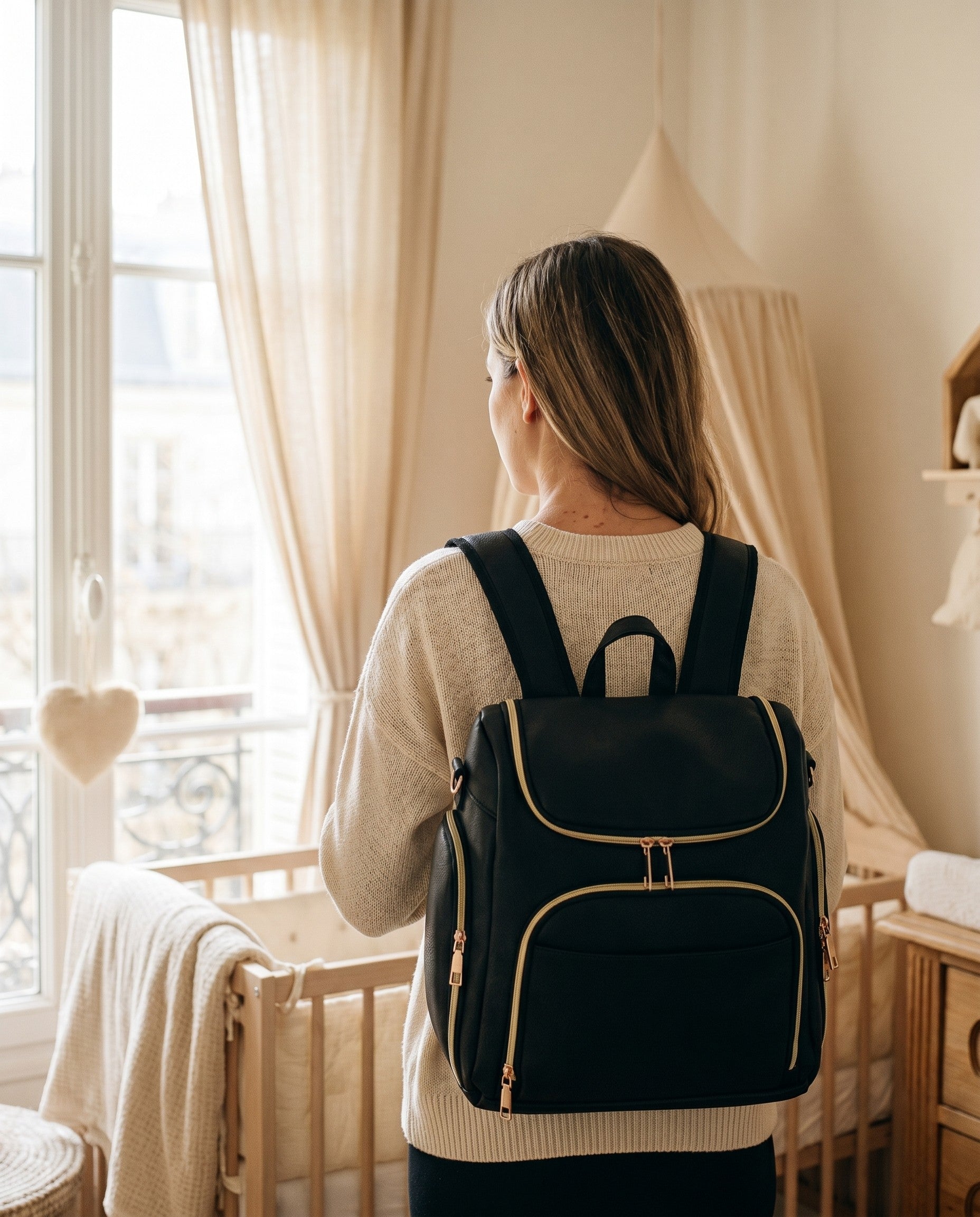Sac à dos à langer façon cuir Tendrinette · Noir · porté