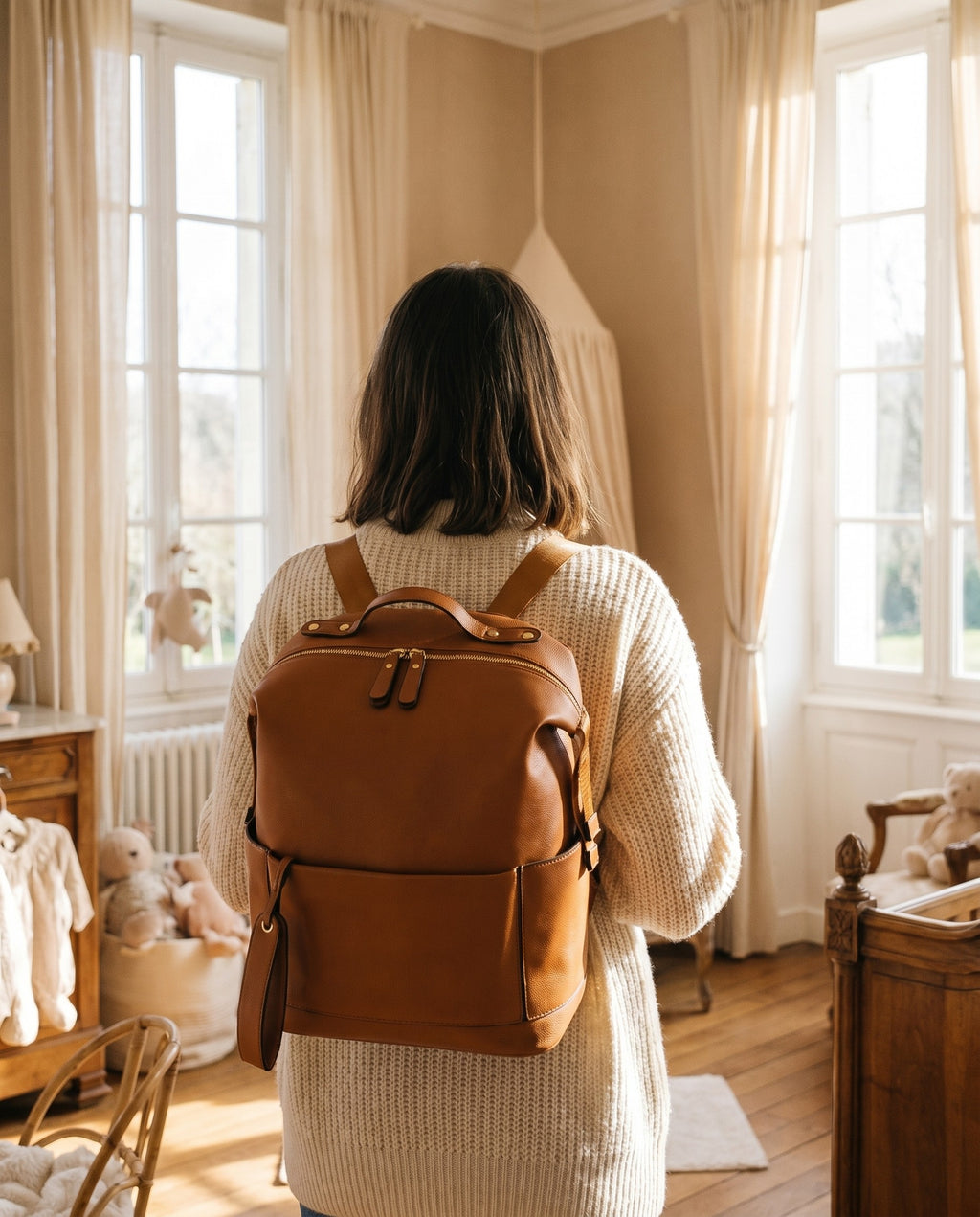 Sac à dos à langer façon cuir Tendrinette · Caramel · porté