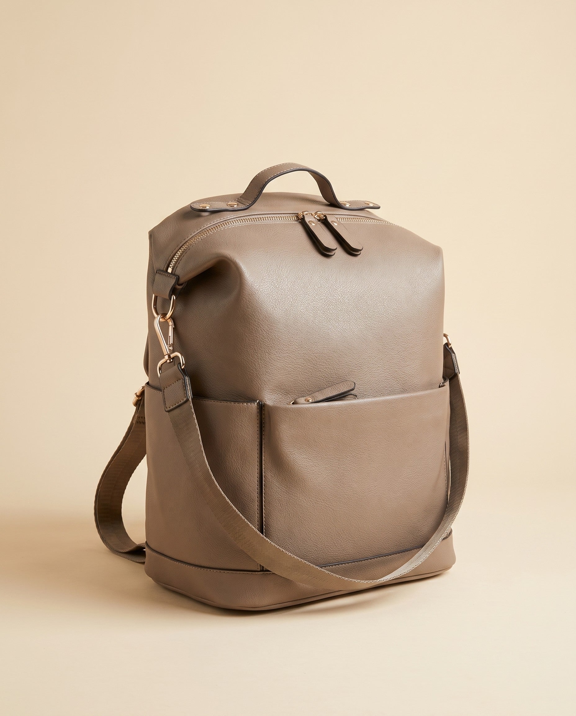 Sac à dos à langer façon cuir Tendrinette · Taupe · packshot [c:taupe]