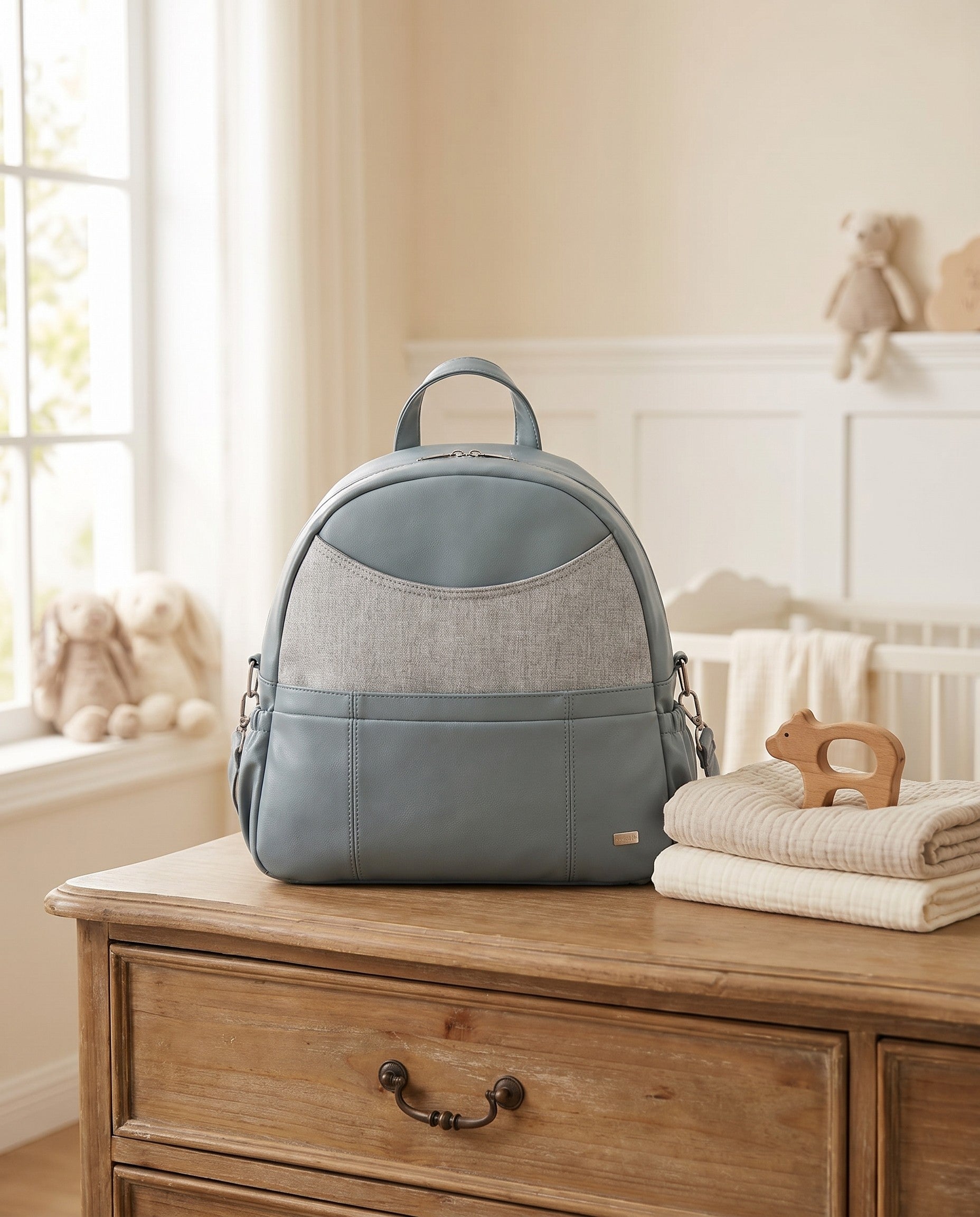 Sac à dos à langer simili cuir Tendrinette · Bleu · scène nursery