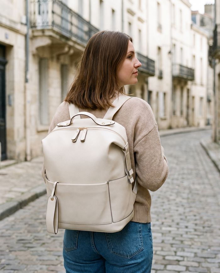 Sac à dos à langer minimaliste façon cuir