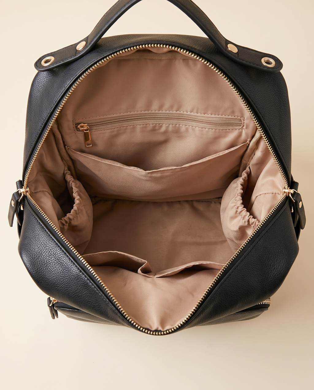 Sac à dos à langer façon cuir Tendrinette · Noir · intérieur vue de dessus