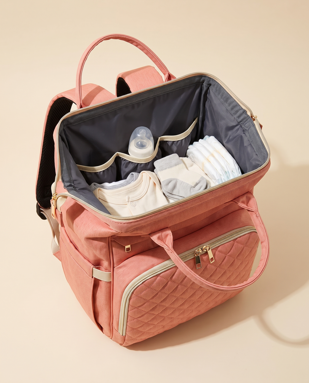 Sac à dos à langer bébé maternité matelassé Tendrinette · Corail · intérieur ouvert et poches élastiquées