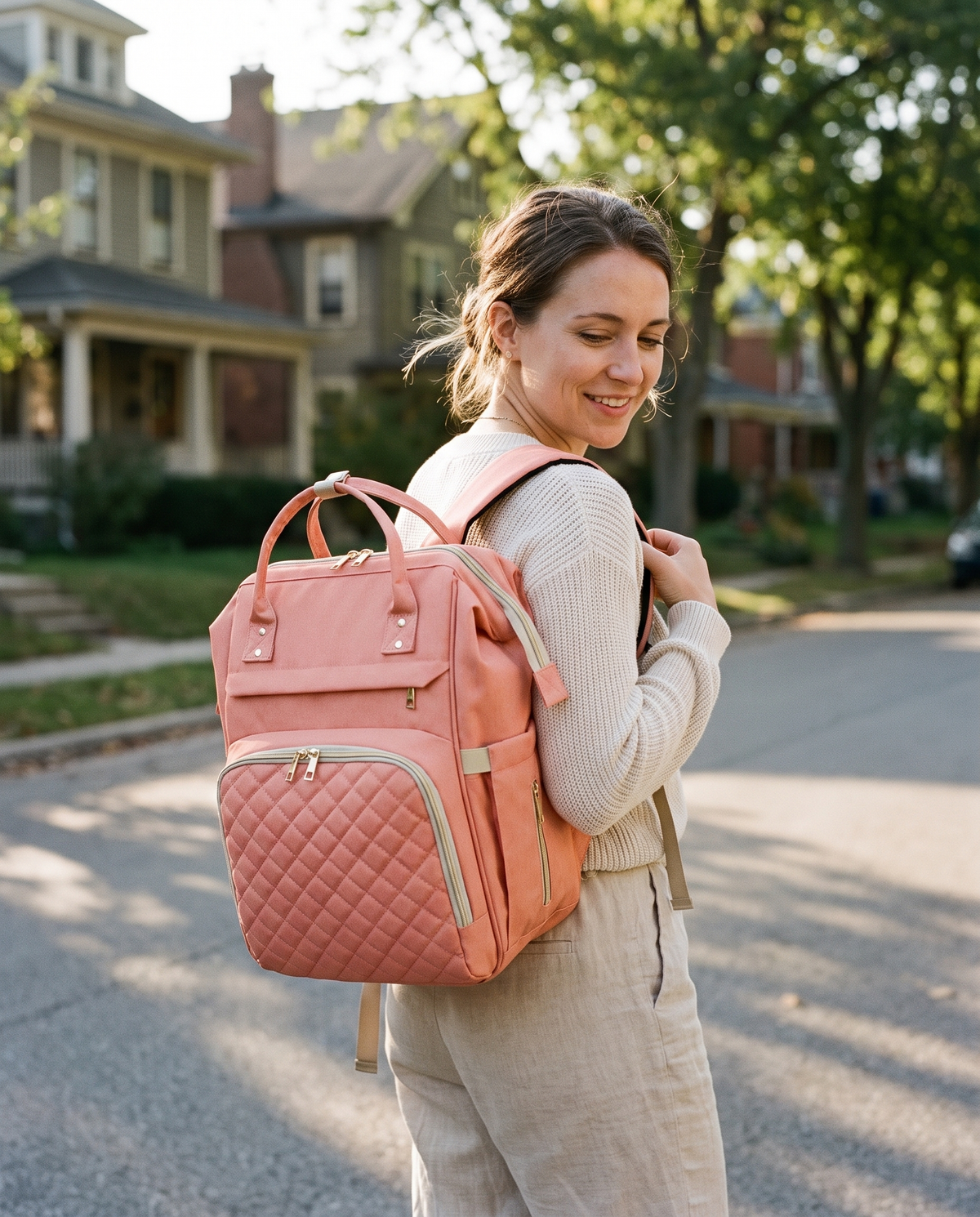 Sac à dos à langer bébé maternité matelassé Tendrinette · Corail · porté au dos en balade