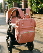 Sac à dos à langer bébé maternité matelassé Tendrinette · Corail · suspendu à la poussette par ses sangles