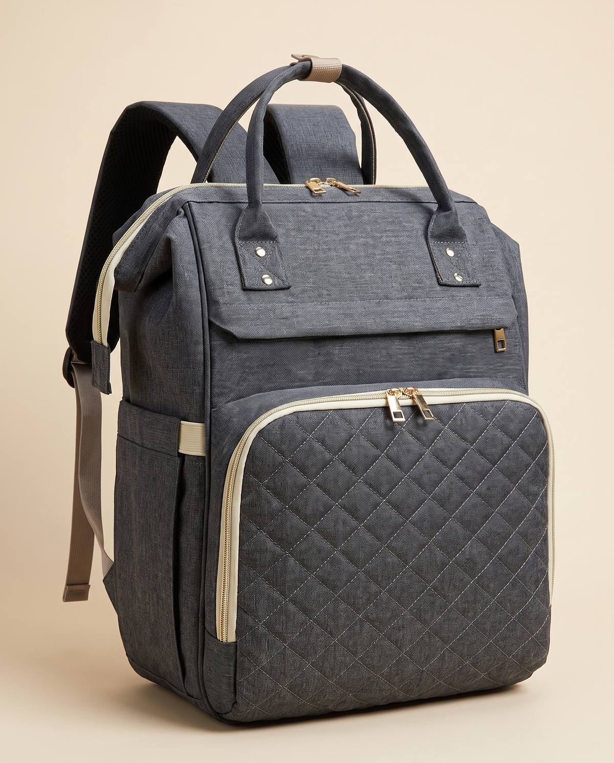 Sac à dos à langer bébé maternité matelassé Tendrinette · Gris anthracite · packshot studio trois quarts