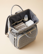 Sac à dos à langer bébé maternité matelassé Tendrinette · Gris clair · intérieur ouvert et poches élastiquées