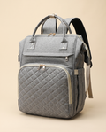 Sac à dos à langer bébé maternité matelassé Tendrinette · Gris clair · packshot studio trois quarts