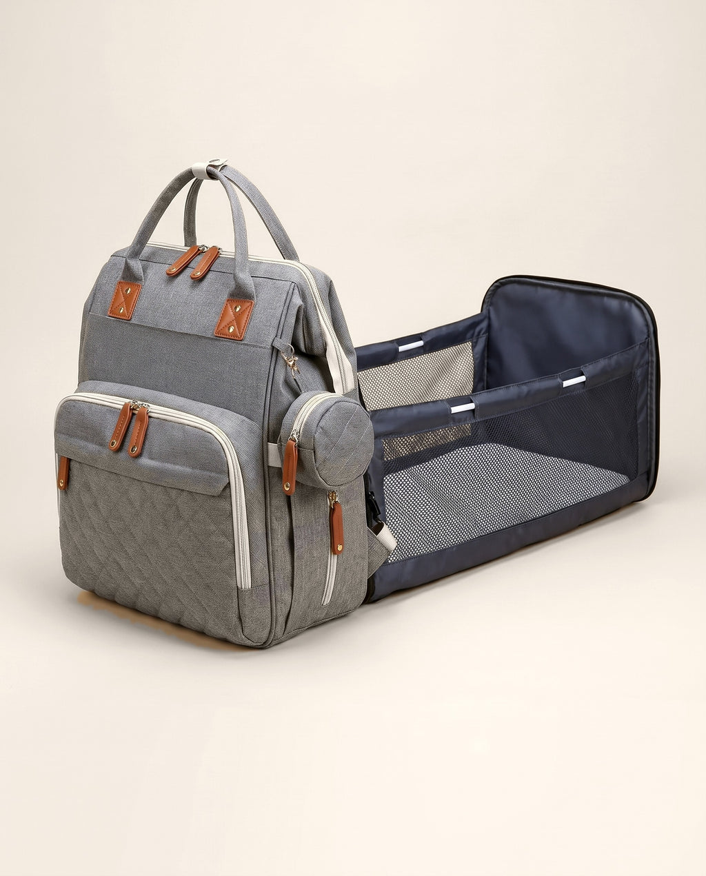Sac à langer 2-en-1 Tendrinette · Gris clair · station de change dépliée