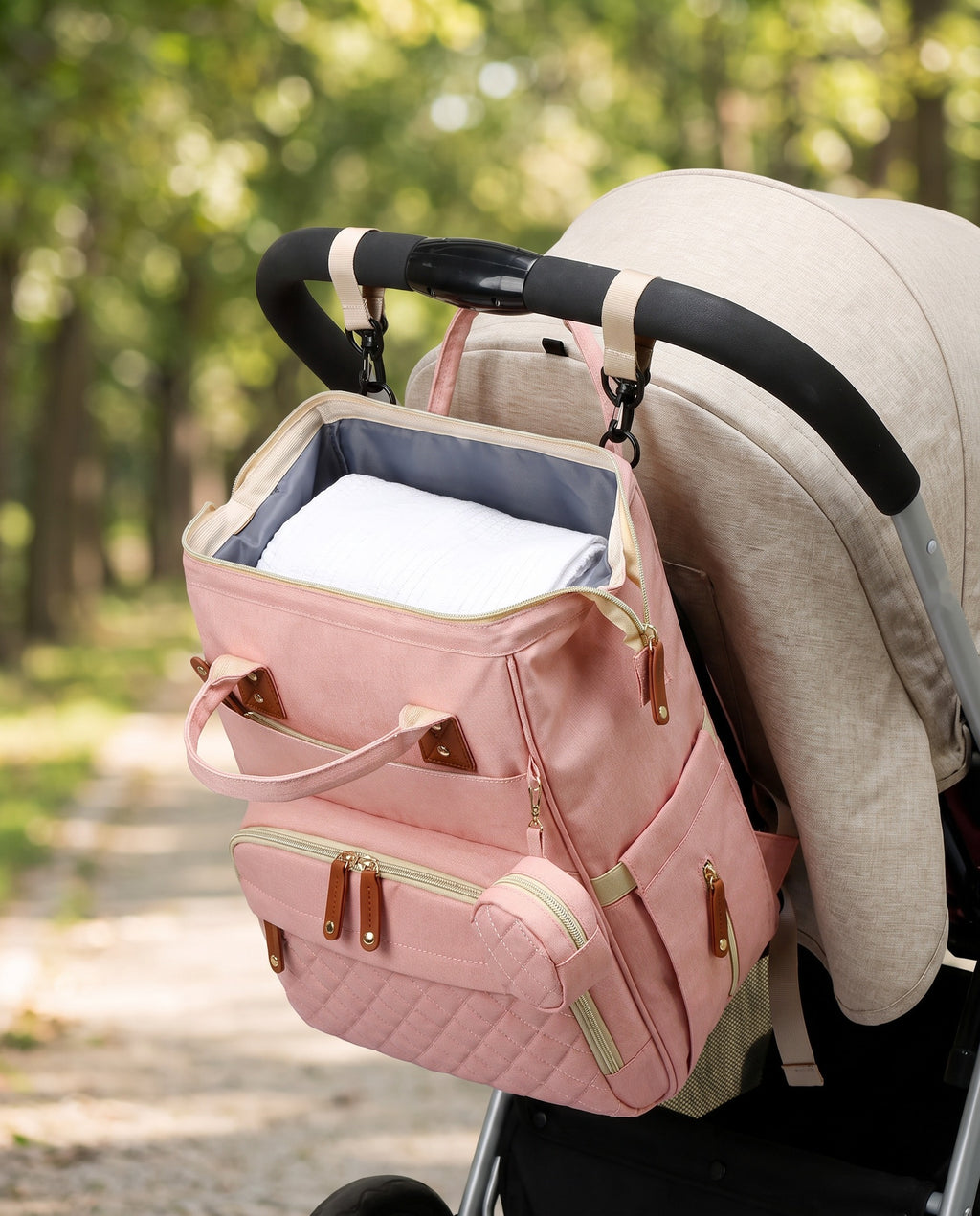 Sac à langer 2-en-1 Tendrinette · Rose · accroché à la poussette