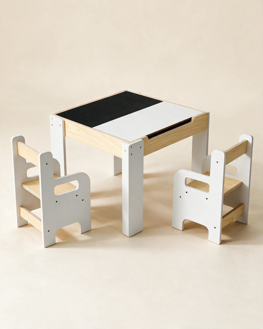 Table et chaise enfant Tendrinette · table en bois et 2 chaises, plateau tableau noir